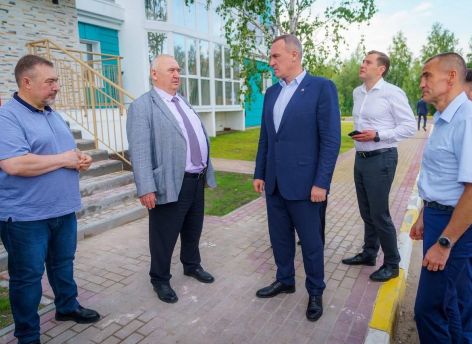 ​Руслану Кухаруку показали новые дома и социальные объекты в Сургутском районе