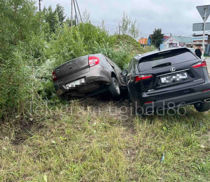 ​В Югре при ДТП пострадала автоледи