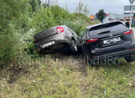 ​В Югре при ДТП пострадала автоледи