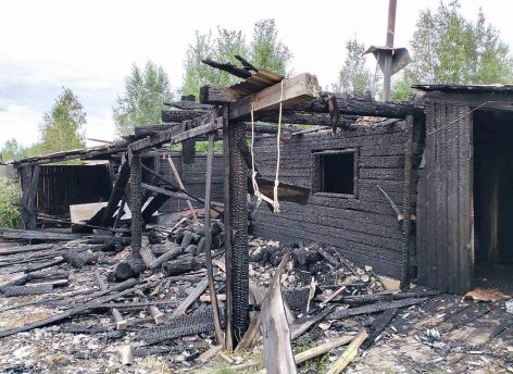 ​В Сургутском районе загорелась баня