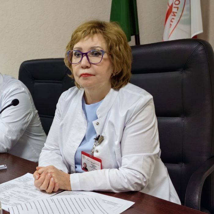 ​Ирина Урванцева прервала отпуск из-за массового отравления в Сургутском кардиоцентре
