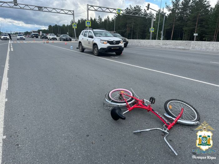 ​Подросток на велосипеде угодил под колеса автомобиля в Сургутском районе
