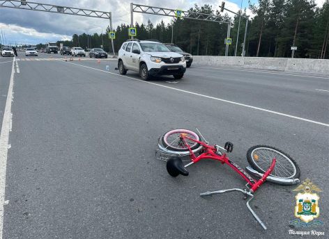 ​Подросток на велосипеде угодил под колеса автомобиля в Сургутском районе