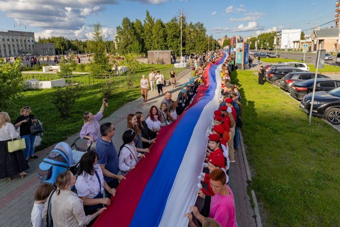 ​В Сургуте отметили День государственного флага