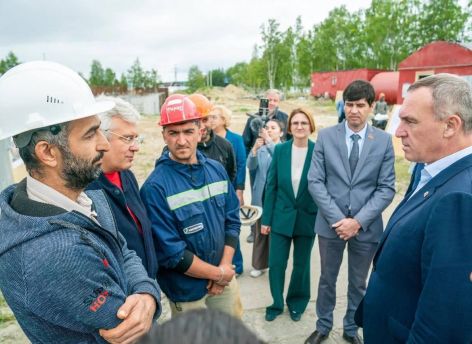 ​Руслан Кухарук взял на контроль затягивающееся строительство больницы в Приобье