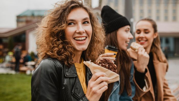 ​Опасные продукты: почему югорчанам не стоит покупать еду на улице?