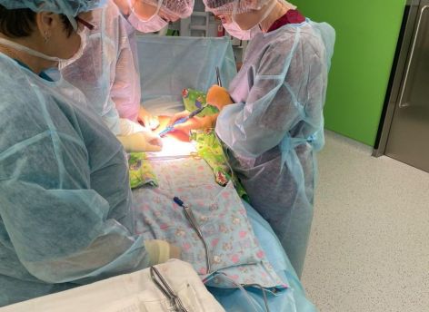 ​Ребенок просто много ест? В Сургуте удалили огромную кистому у юной пациентки