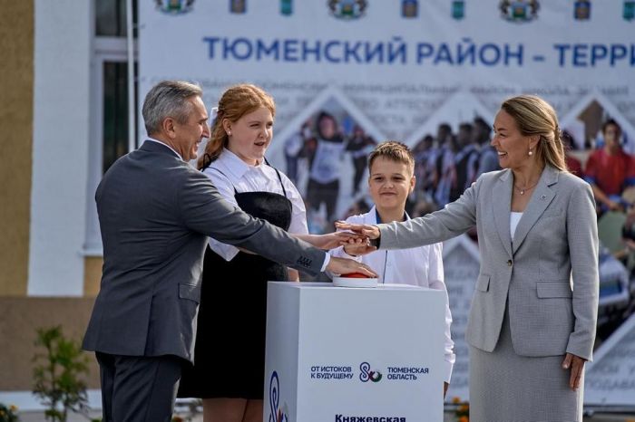 ​Обновленную школу в Тюменском районе открыл губернатор Александр Моор