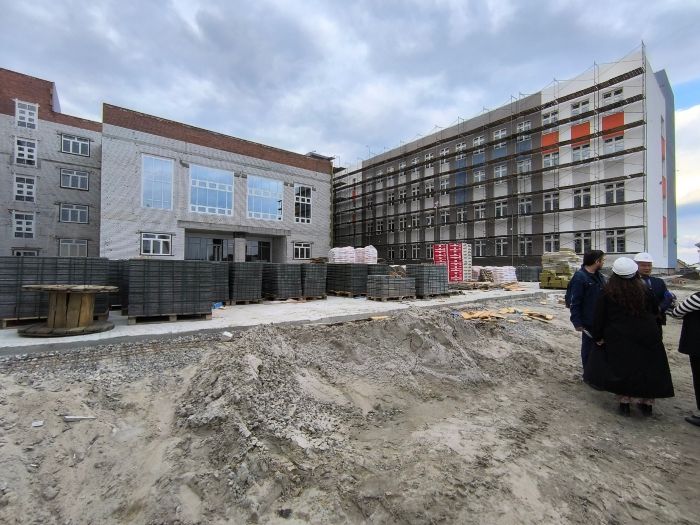 ​В Тюменской области строят 16 школ