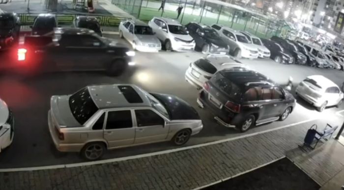 ​В ХМАО девятилетняя перебегала двор и угодила под колеса машины