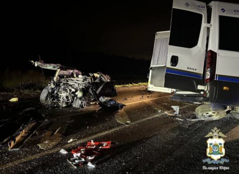 ​В Сургутском районе произошло массовое ДТП с легковушкой и автобусом
