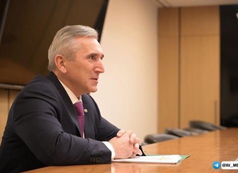 ​Александр Моор и Дмитрий Чернышенко обсудили науку и образование