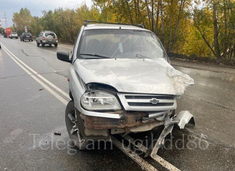 В ХМАО столкнулись два легковых автомобиля
