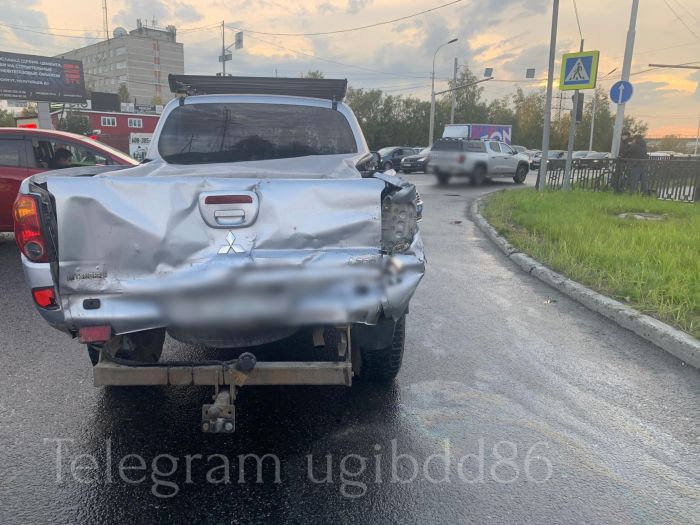 ​В Сургуте водитель грузовика устроил ДТП с пострадавшим