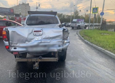 ​В Сургуте водитель грузовика устроил ДТП с пострадавшим