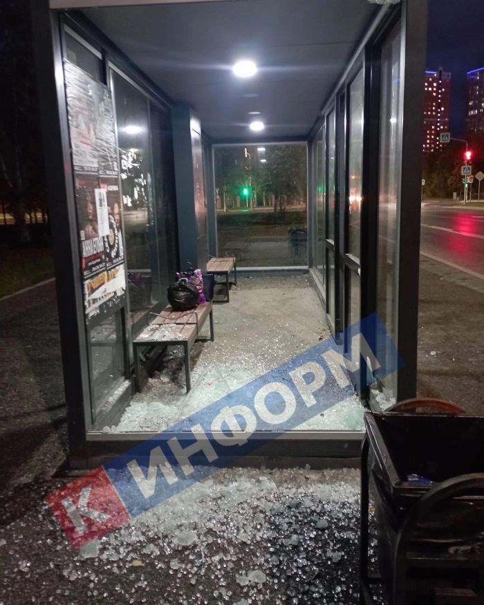 ​Хулиганы снова разгромили теплую остановку в Сургуте
