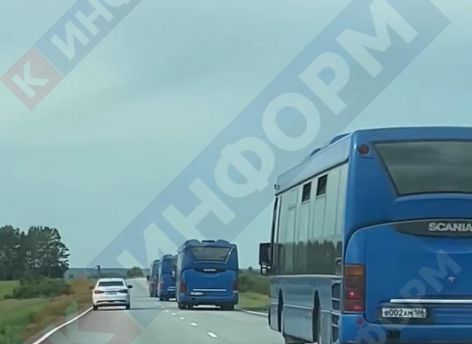 ​Легендарные синие автобусы уехали из Сургута к новым владельцам