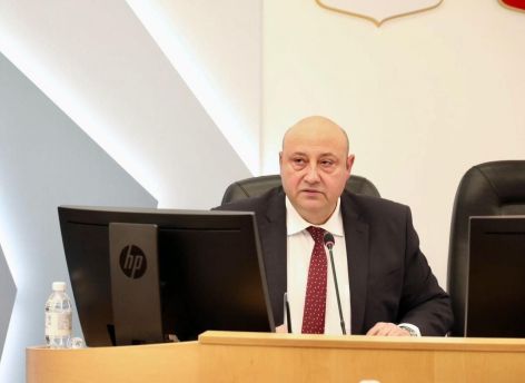 ​Власти Сургута решили упразднить два департамента