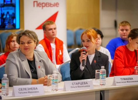 ​Молодые югорчане презентовали Руслану Кухаруку свои идеи и проекты