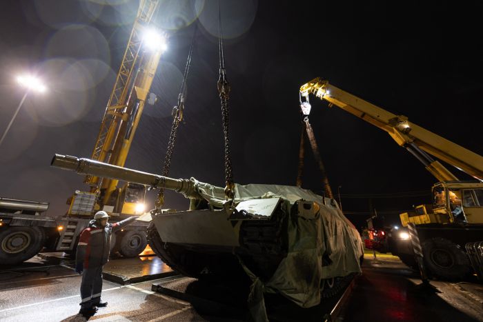 ​Передвижная выставка трофейной техники НАТО в Сургуте стартовала