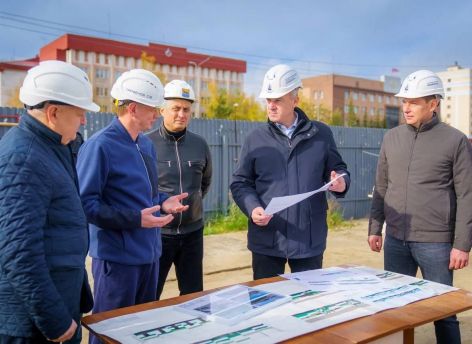 Руслан Кухарук проверил строительство новых спортивных объектов в Сургуте