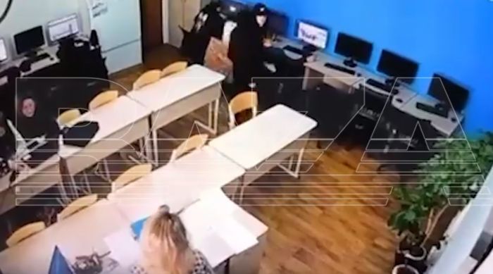 ​Экс-студент Лангепаса находится под стражей за попытку убийства учителя