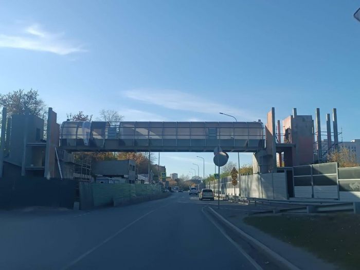 ​Новый надземный пешеходный переход в Тюмени повысит безопасность