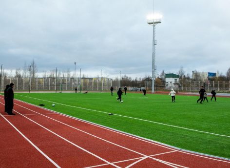 ​В поселке Солнечный Сургутского района отремонтировали стадион