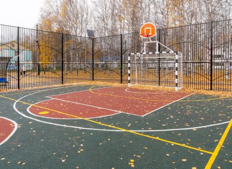 ​В Сургуте в микрорайоне «Строитель» откроют круглогодичную спортплощадку