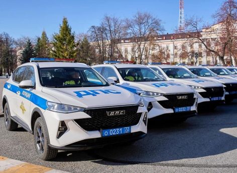 ​Александр Моор передал сотрудникам Госавтоинспекции 15 патрульных автомобилей