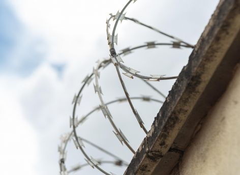 13 лет за решеткой: жителю Югры назначили наказание за жестокое убийство родной бабушки