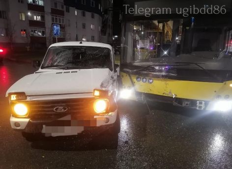 ​Пассажирский автобус попал в ДТП в Сургуте: пострадали два человека