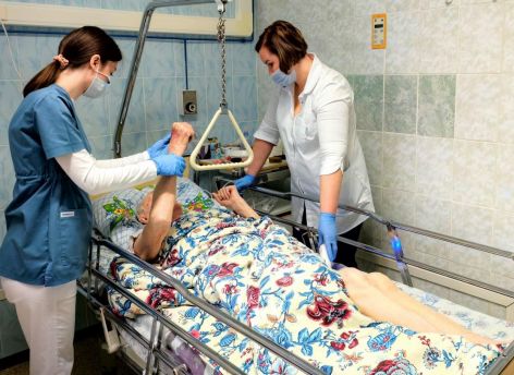 Сургутские врачи поставили на ноги 96-летнего пациента с переломом шейки бедра