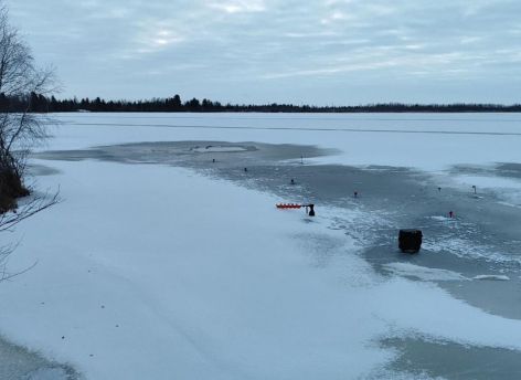 ​В Сургутском районе выясняют обстоятельства гибели рыбака, который провалился под лед