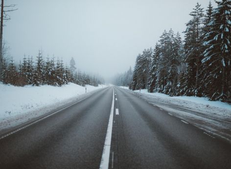 На дорогах Югры вводят ограничения из-за непогоды