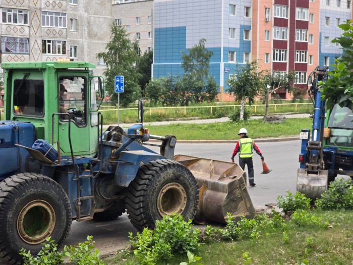 ​Первый этап ремонта дороги на улице Югорской в Сургуте завершен
