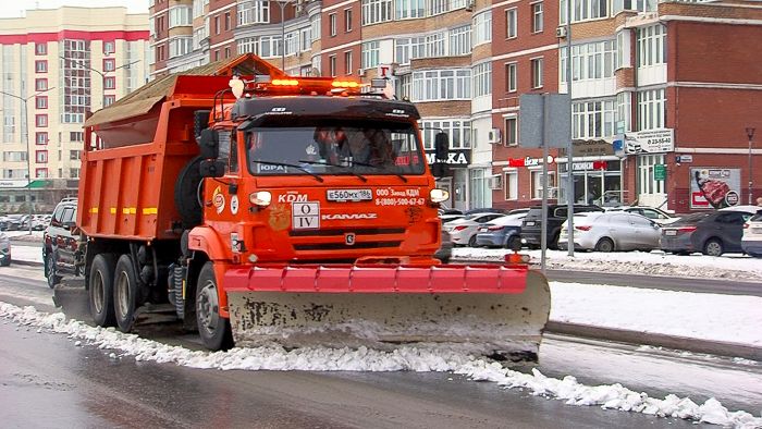 ​Сургут подготовился к зиме: на уборку улиц выходит до 180 единиц техники ежедневно
