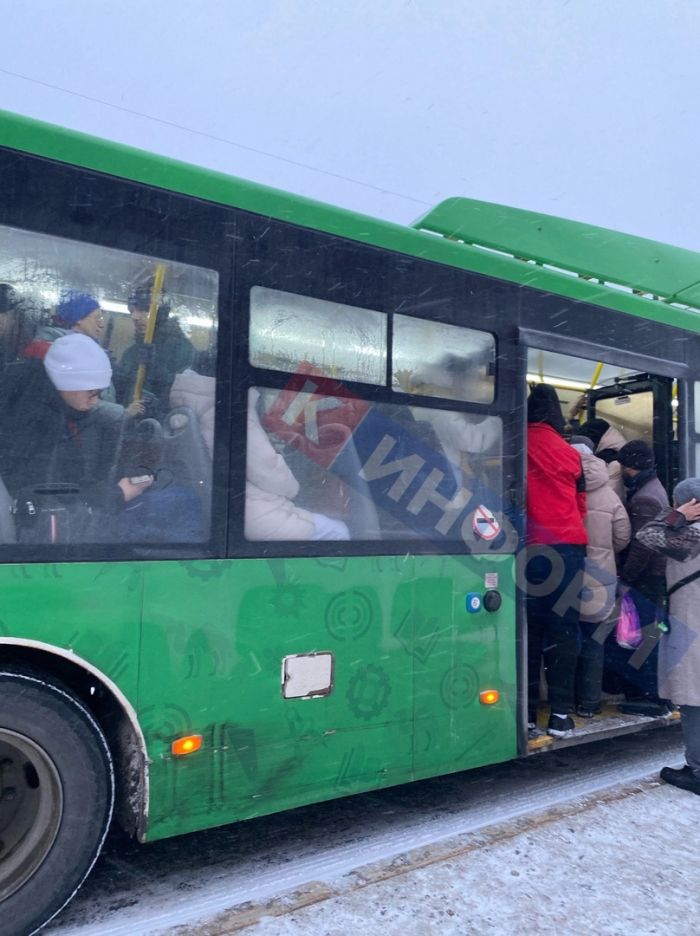 Опять жалобы: жители Сургута мерзнут в ожидании автобусов
