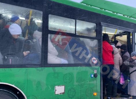 Опять жалобы: жители Сургута мерзнут в ожидании автобусов