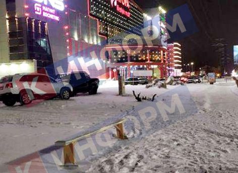 ​Сургутяне заметили скамейку вместо остановки возле ТРЦ «Агора»