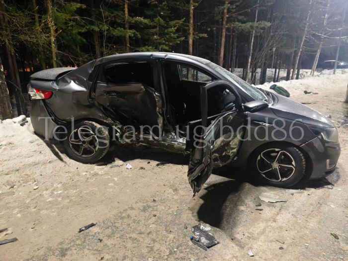 ​В Югорске столкнулись два легковых автомобиля