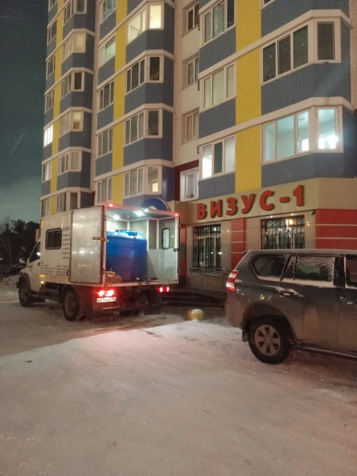 ​В Сургуте решили проблему с черной водой в кранах на улице Ивана Захарова