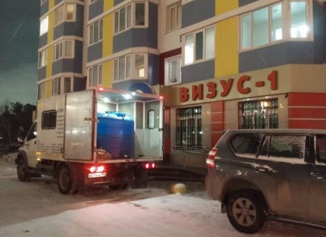 ​В Сургуте решили проблему с черной водой в кранах на улице Ивана Захарова