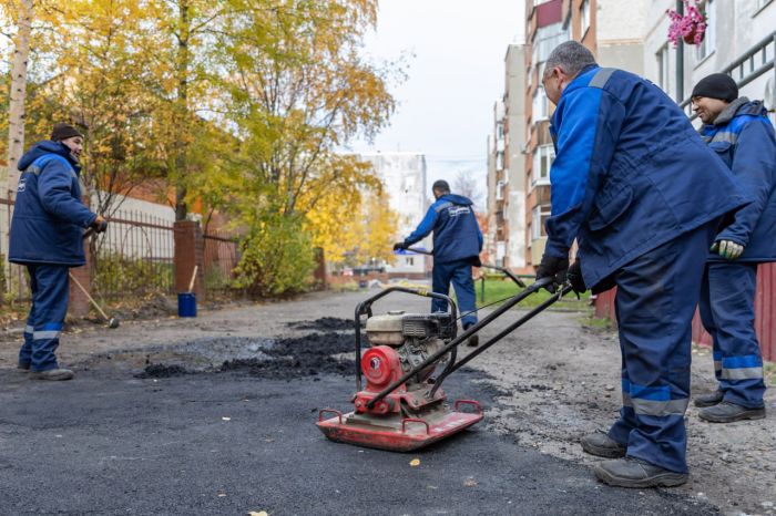 ​В Сургуте отремонтировали более 100 дворов с использованием холодного асфальта