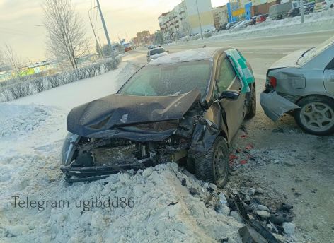 Водитель «ВАЗа» нарушил правила и спровоцировал ДТП с двумя пострадавшими в Сургуте