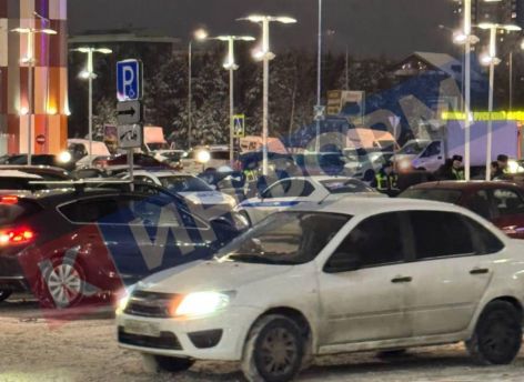 СМИ: в ТРЦ «Аура» в Сургуте задержали целый автобус мигрантов