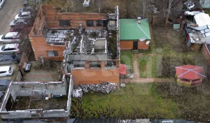 ​В Сургуте продают полностью сгоревший коттедж