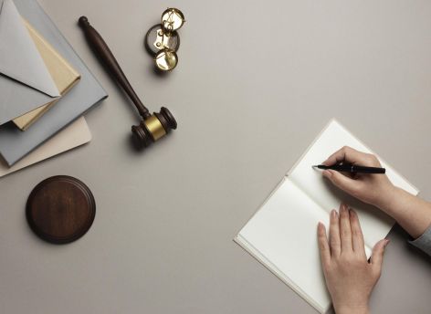 Запрет пропаганды чайлдфри и упрощение регистрации машино-мест: обзор изменений декабря
