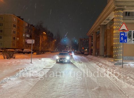 ​В Югре под колеса автомобилей попали два пешехода