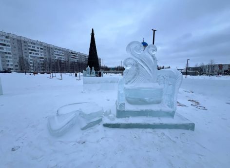 ​В Сургуте дети-вандалы громят ледовые городки